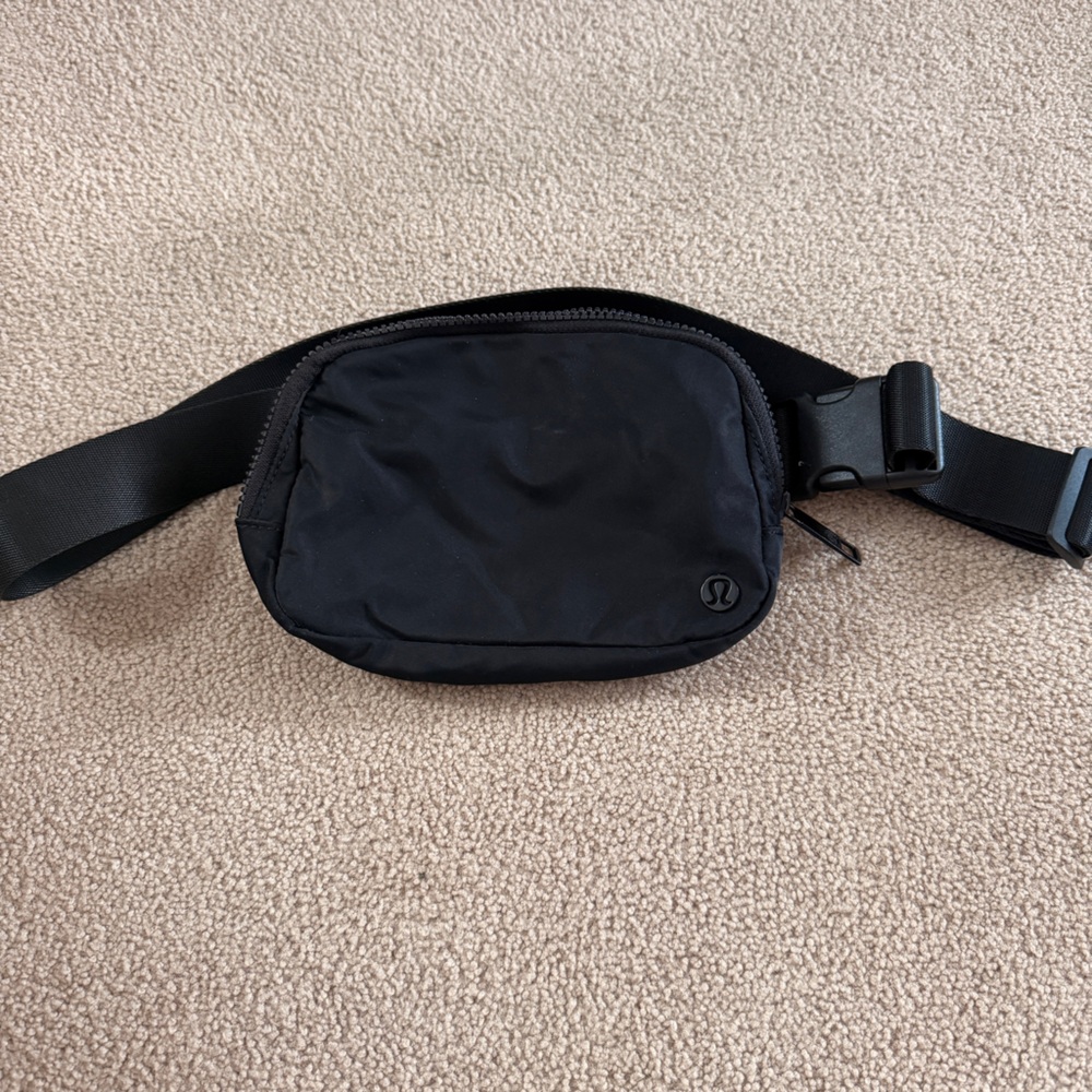 Black Everywhere belt bag